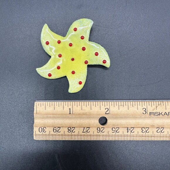 Vintage Starfish Enamel On Copper Brooch Pin Yellow Red Dots Nautical Beach - Picture 7 of 7